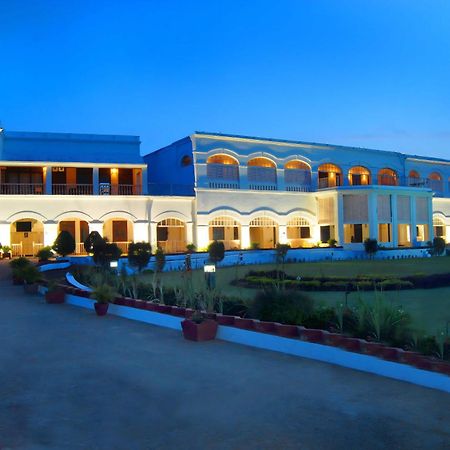Chanakya Bnr Hotel Puri Exterior photo