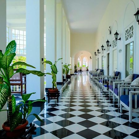 Chanakya Bnr Hotel Puri Exterior photo