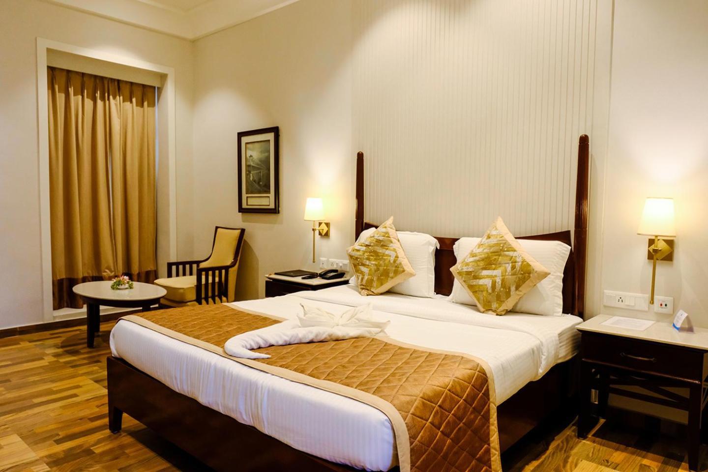 Chanakya Bnr Hotel Puri Exterior photo