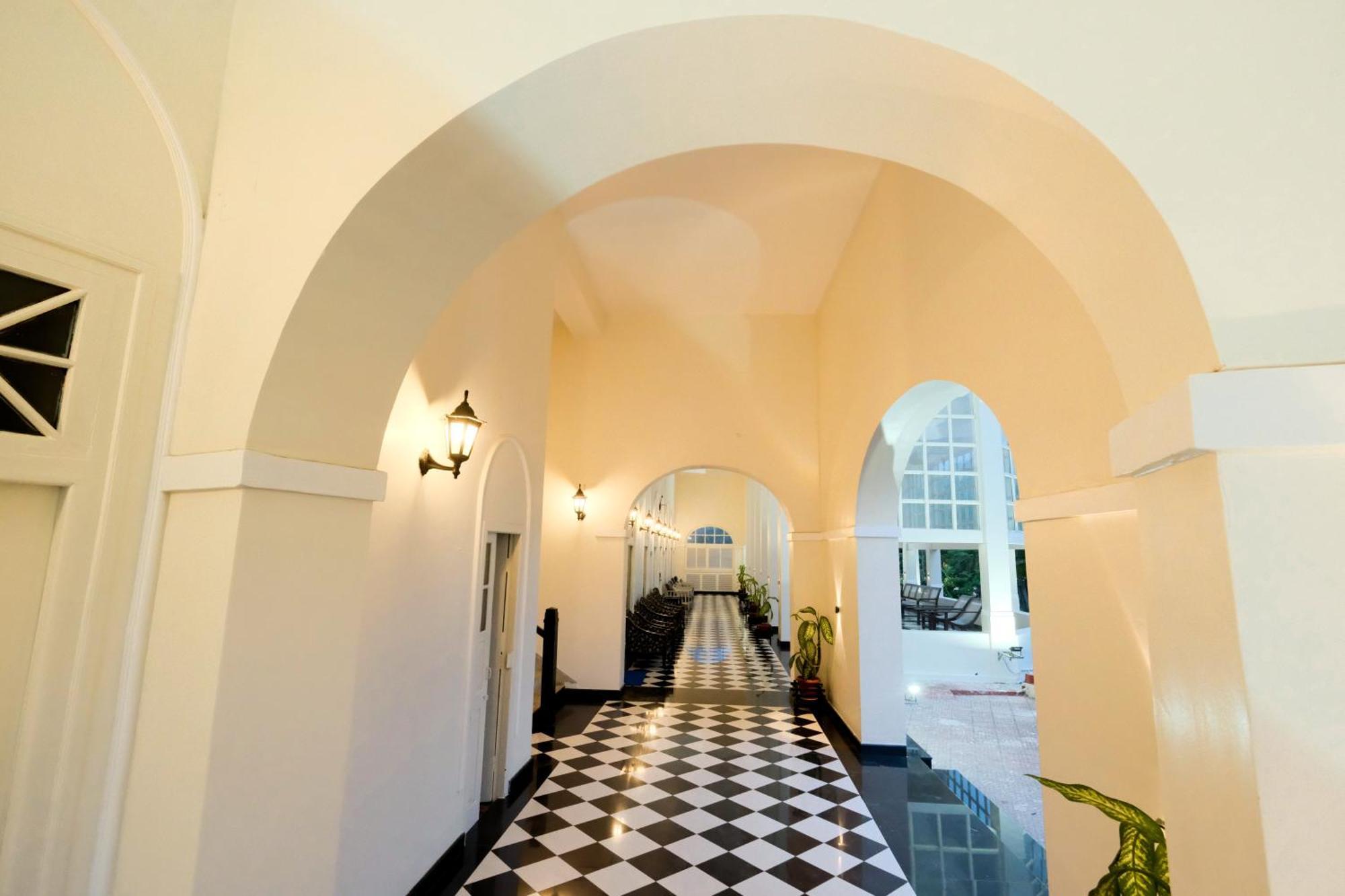 Chanakya Bnr Hotel Puri Exterior photo