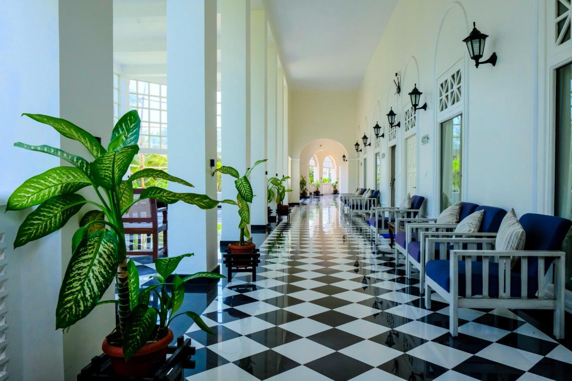 Chanakya Bnr Hotel Puri Exterior photo